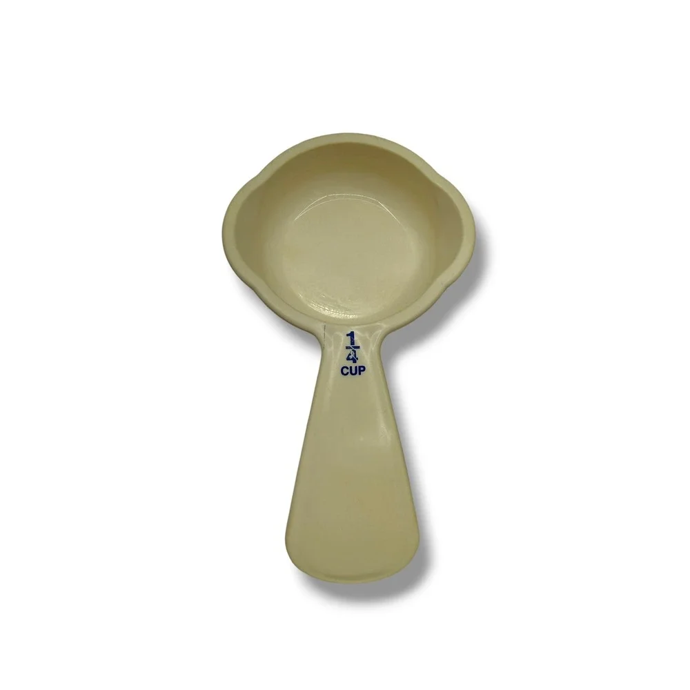 Vintage‎ Tupperware Measuring Cups Set 4 Piece Almond White 1/4 1/2 2/3 3/4 Cup